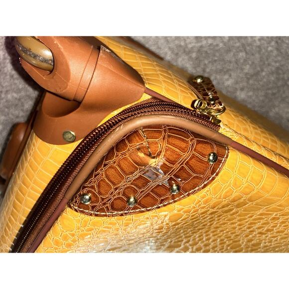 Samantha Brown Set Yellow Croc Spinner‎ Wheeled Luggage & Orange Toiletry Bag - Picture 11 of 16